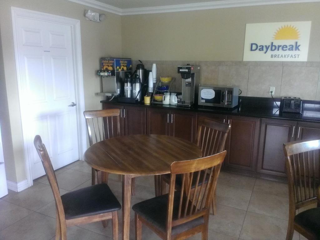 Days Inn By Wyndham Kingman East Bagian luar foto