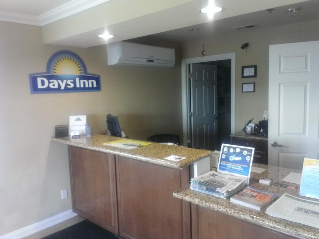 Days Inn By Wyndham Kingman East Bagian luar foto