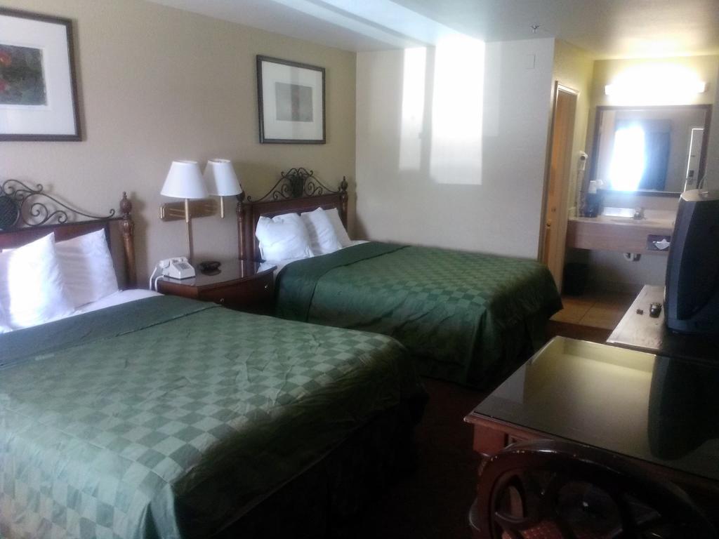 Days Inn By Wyndham Kingman East Bagian luar foto