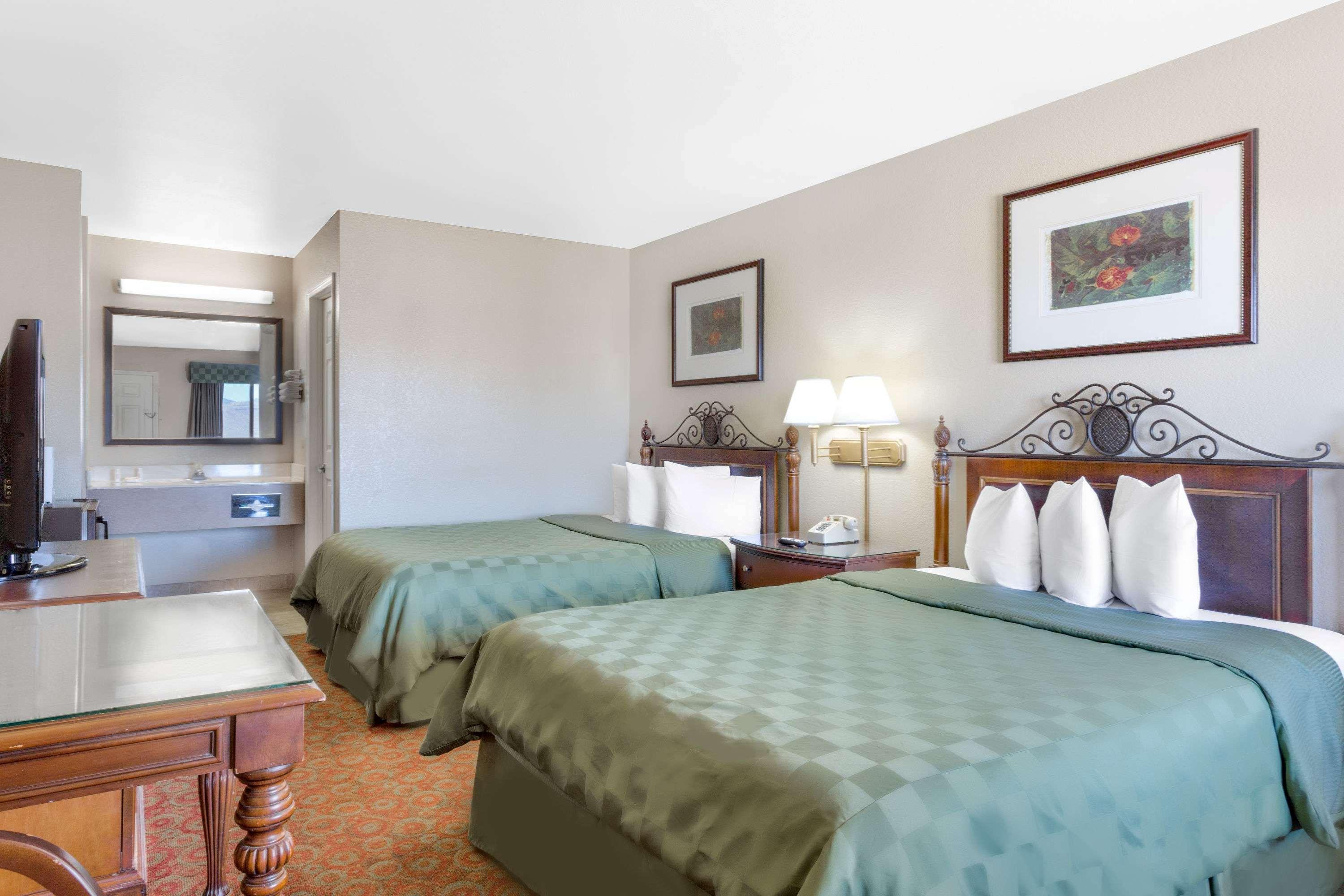 Days Inn By Wyndham Kingman East Bagian luar foto