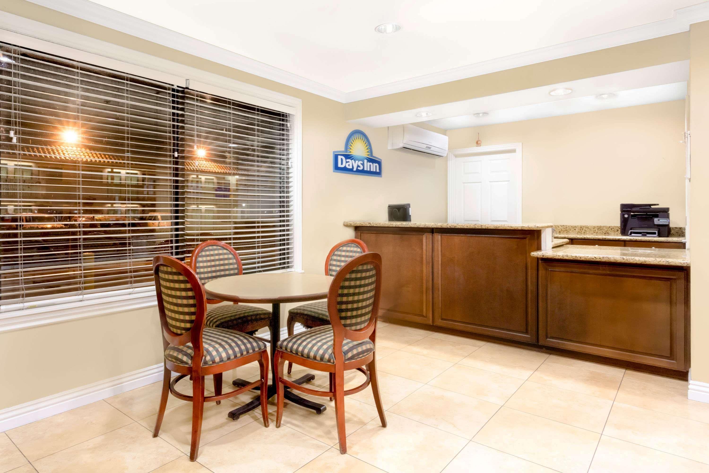 Days Inn By Wyndham Kingman East Bagian luar foto