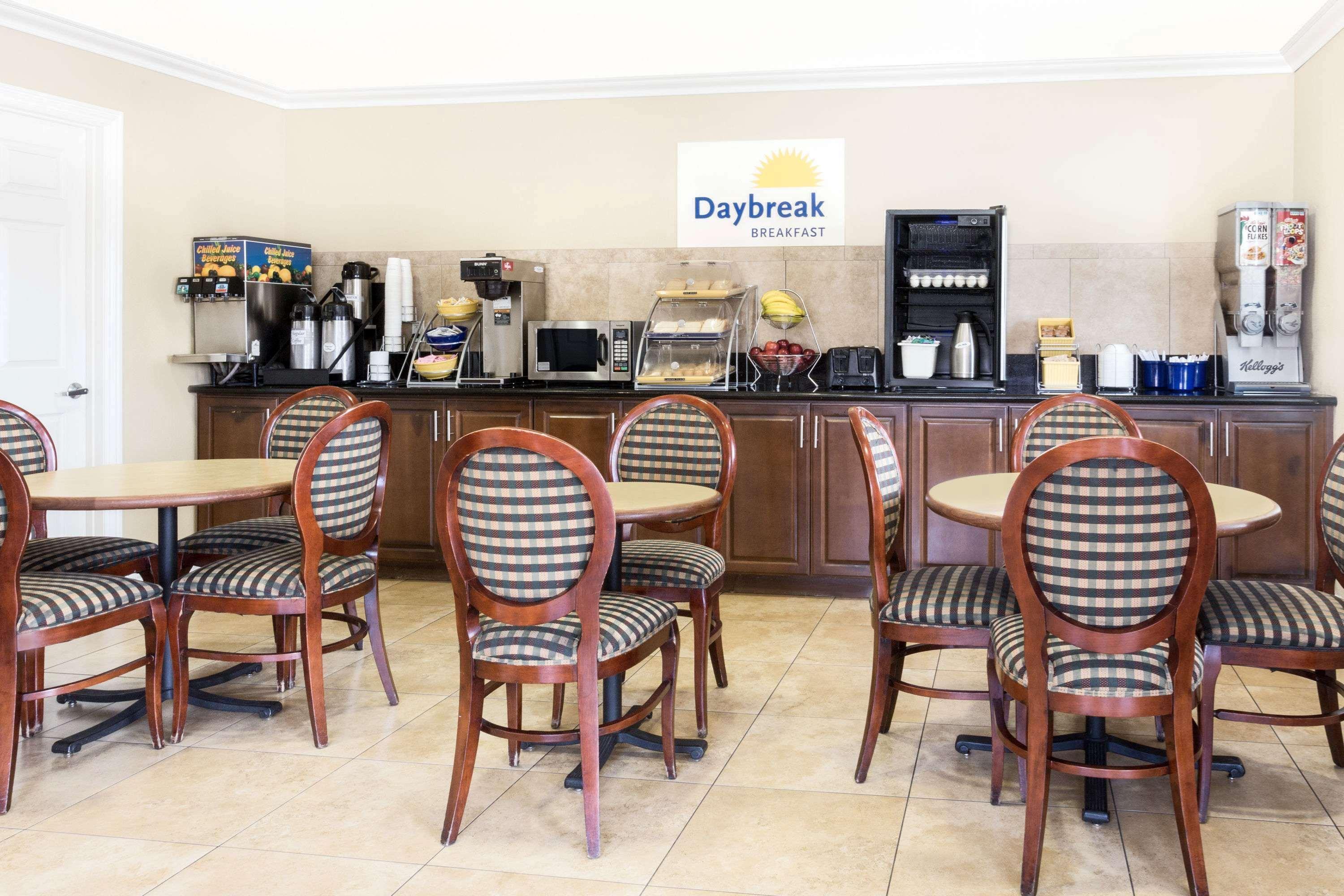 Days Inn By Wyndham Kingman East Bagian luar foto