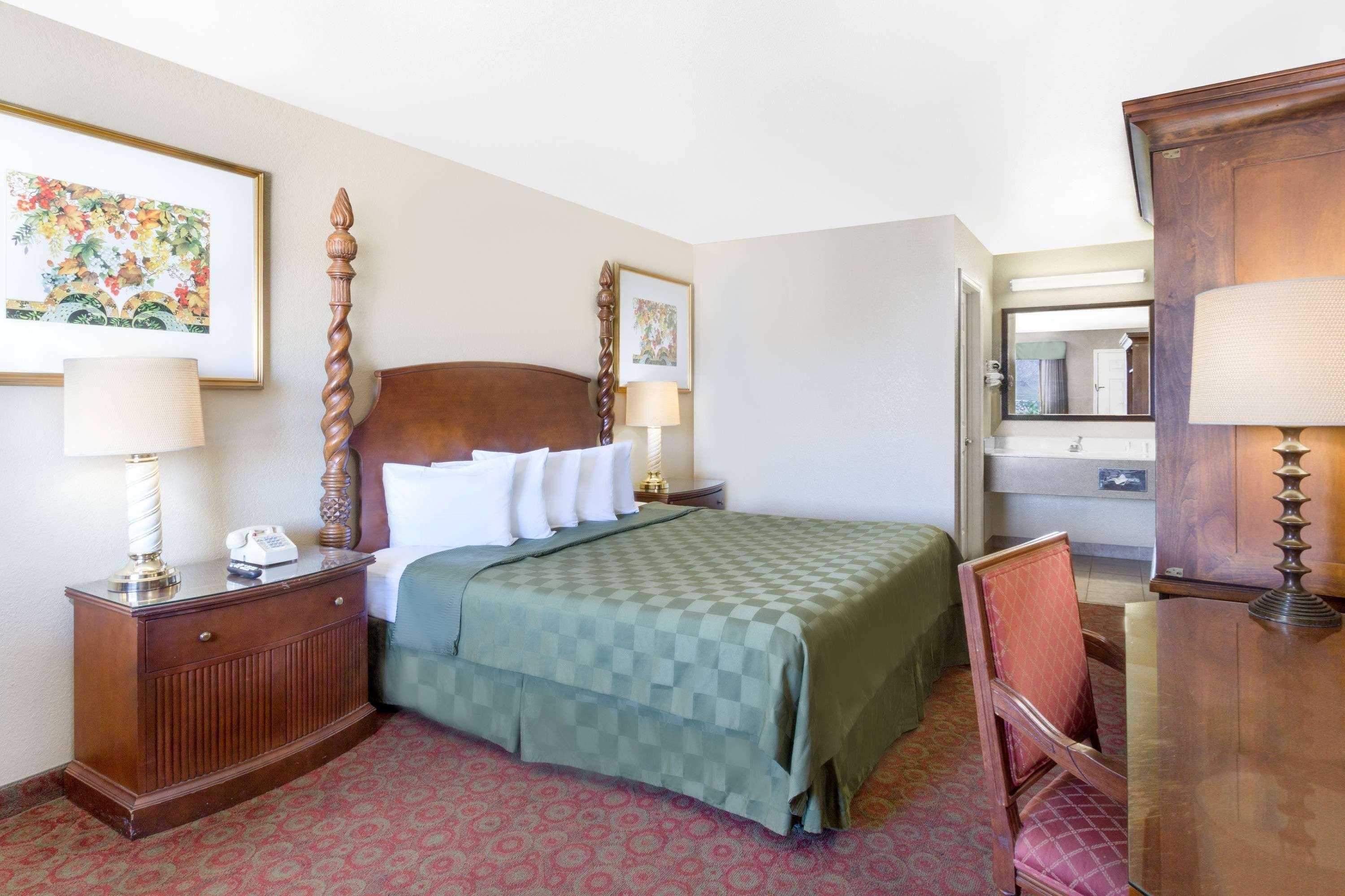 Days Inn By Wyndham Kingman East Bagian luar foto