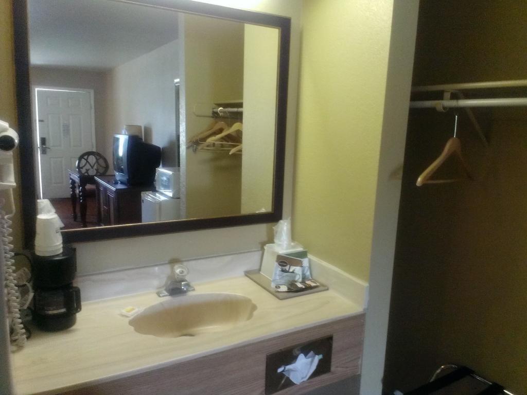 Days Inn By Wyndham Kingman East Bagian luar foto