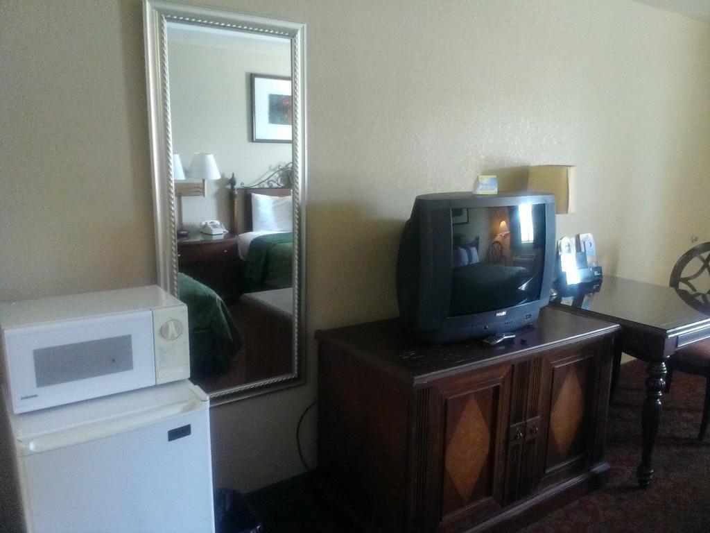 Days Inn By Wyndham Kingman East Bagian luar foto