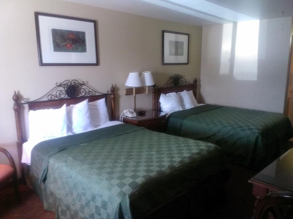 Days Inn By Wyndham Kingman East Ruang foto