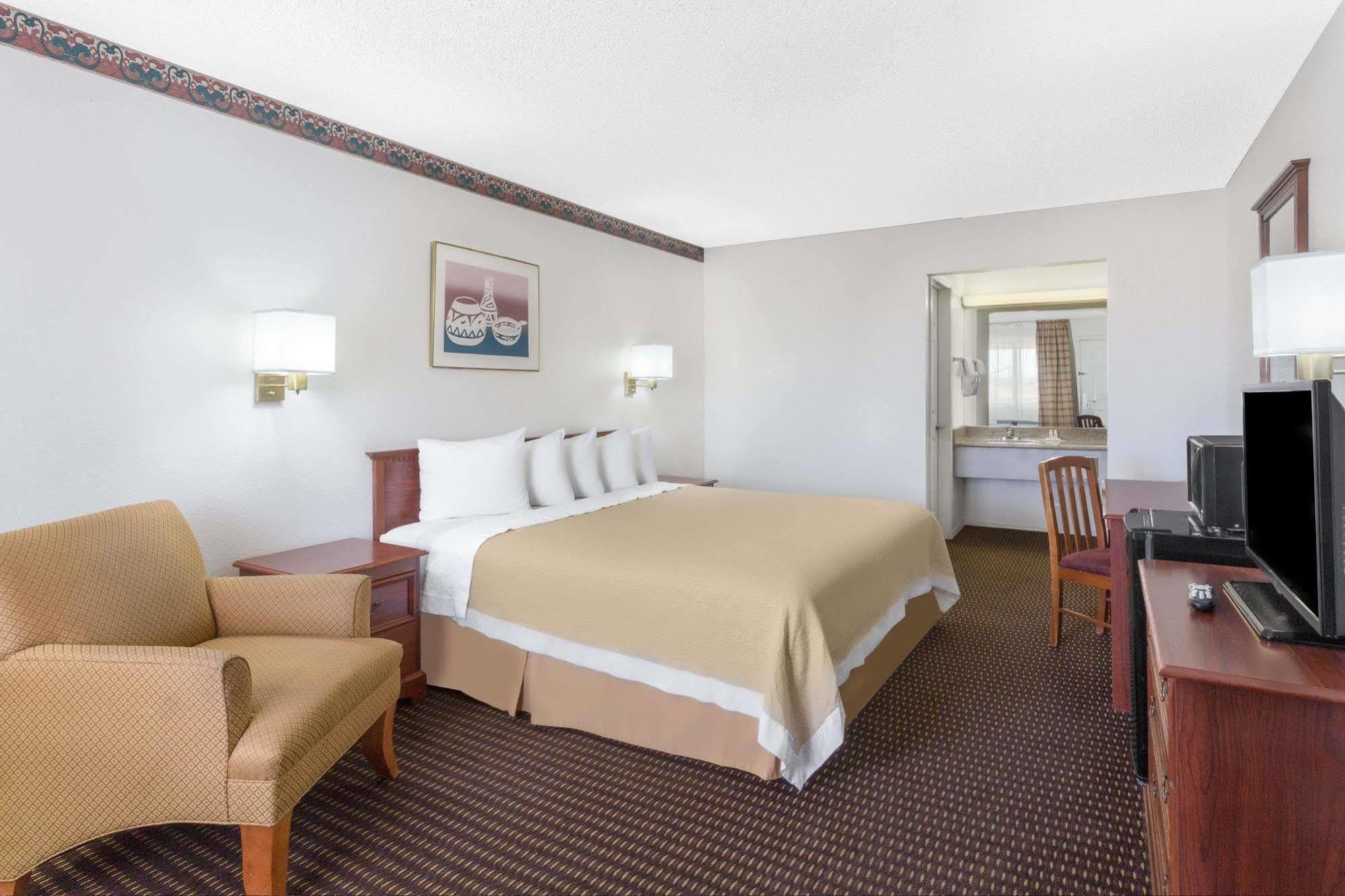 Days Inn By Wyndham Kingman East Bagian luar foto