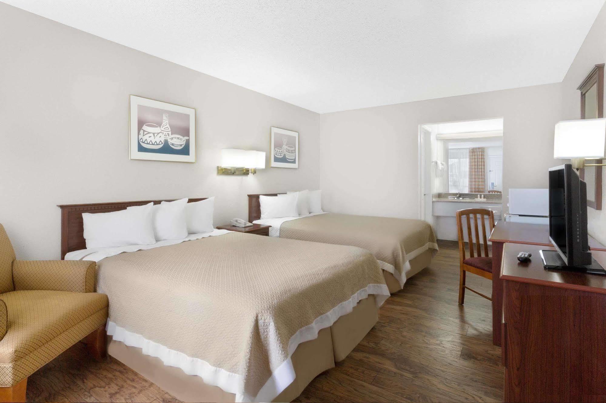 Days Inn By Wyndham Kingman East Bagian luar foto