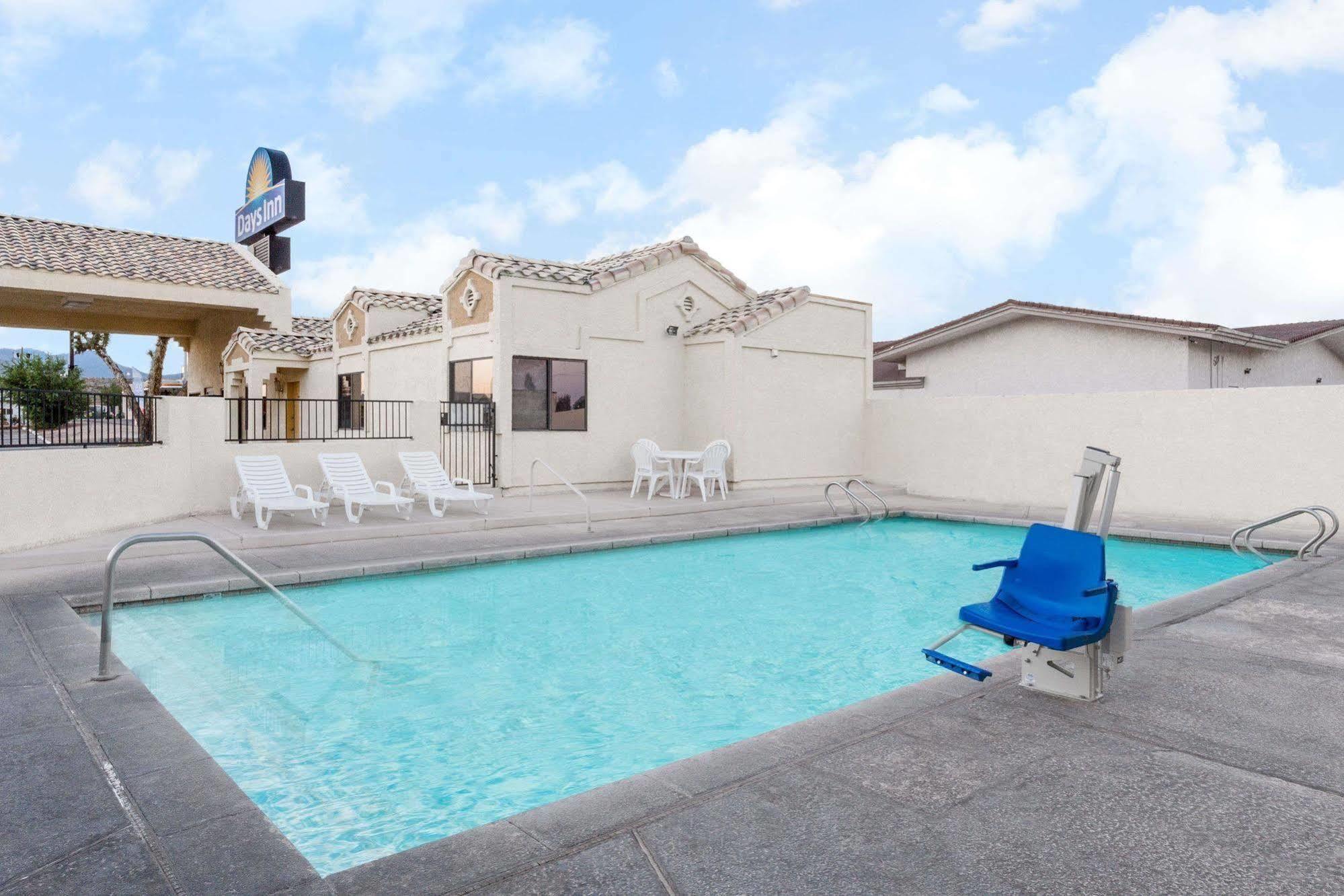 Days Inn By Wyndham Kingman East Bagian luar foto